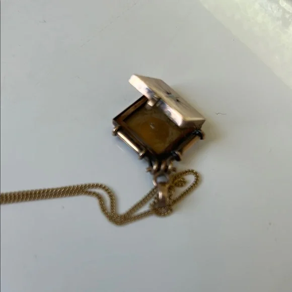 Vintage Antique 1890 Gold Locket with an Opal Necklace - Picture 5 of 7